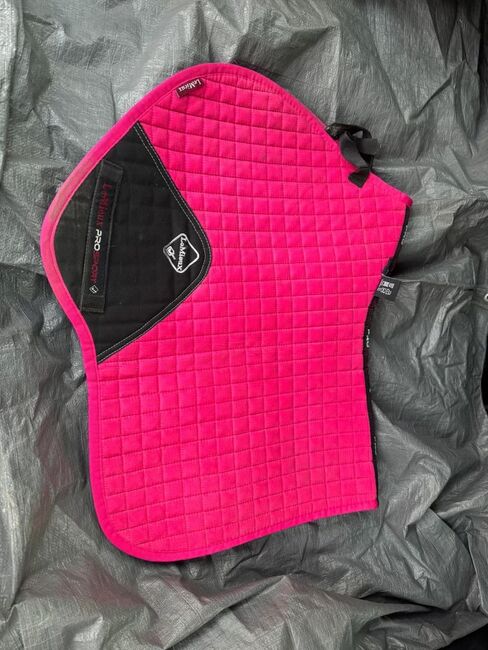 Lemieux fuchsia  saddle pad, Lemieux  Close contact , Emma quirky cobs 33, Inne podkładki pod siodło, Liverpool 