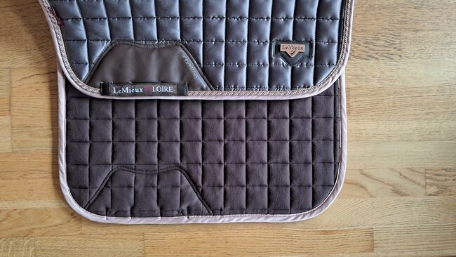 LeMieux Loire Schabracke, LeMieux  Dressurschabracke, Waltner Iris, Schabracken, Fischbachau, Abbildung 4