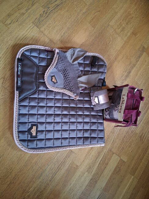 LeMieux Loire Schabracken Set, LeMieux  Dressurschabracke, Waltner Iris, Dressage Pads, Fischbachau