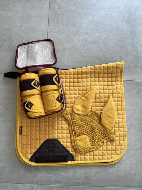 Lemieux Mustard Schabracke + Fliegenhaube + Bandagen, Maria , Dressage Pads, Erkelenz