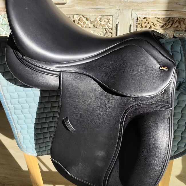 Letek S-Line 17,5 Sondermodell, Tekna Letek-Sattel S-Line, Valerie Fiebig , Dressage Saddle, Mannheim, Image 2