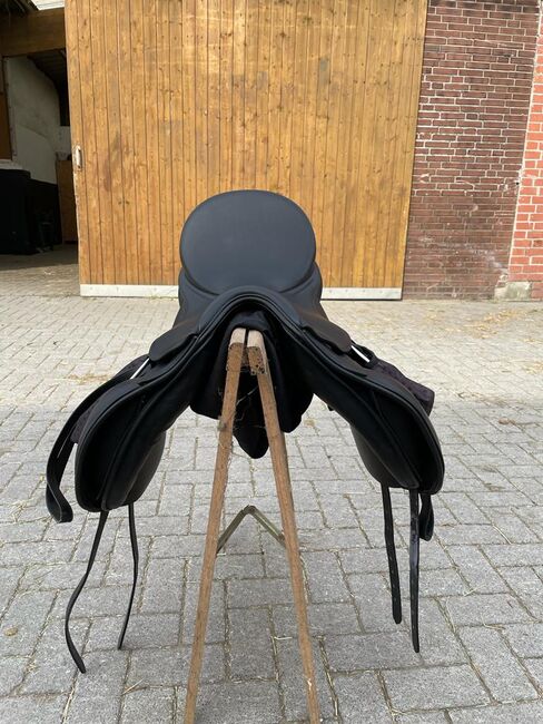 Letek S Line Dressursattel halbes Jahr alt, Letek S Line, Andrea Boller, Dressage Saddle, Duisburg, Image 3