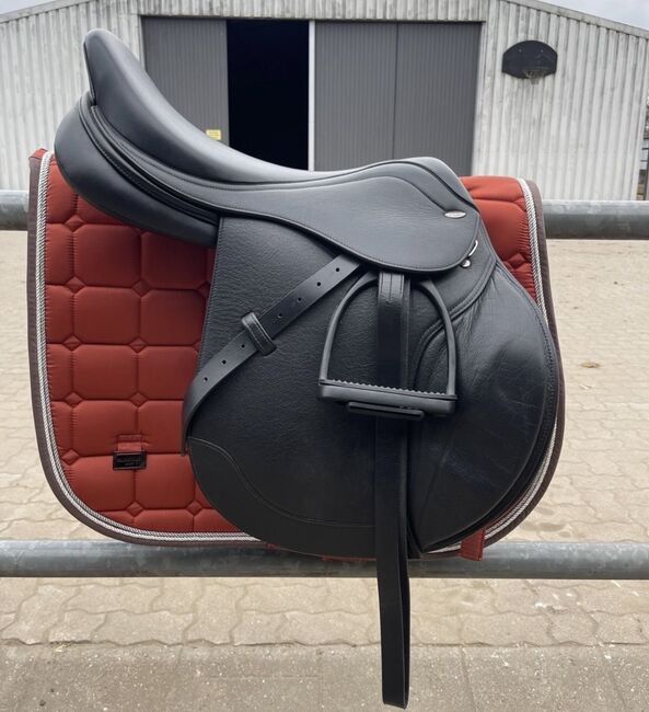 Letek Springsattel 17,5” zu verkaufen, Letek Tekna, Victoria, Jumping Saddle, Neumünster