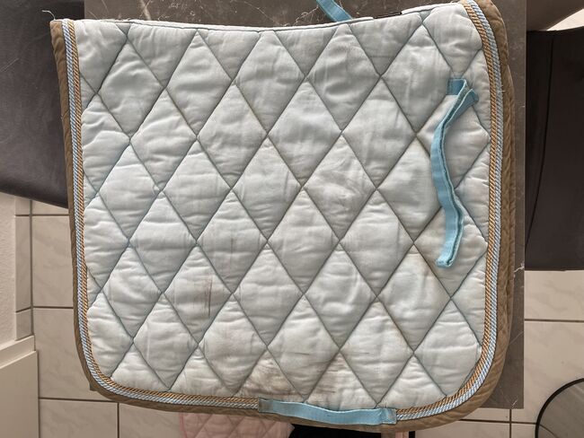 Hellblaue Br Schabracke mit Gebrauchsspuren in der Sattellage, BR, Caro, Dressage Pads, Hamburg , Image 2