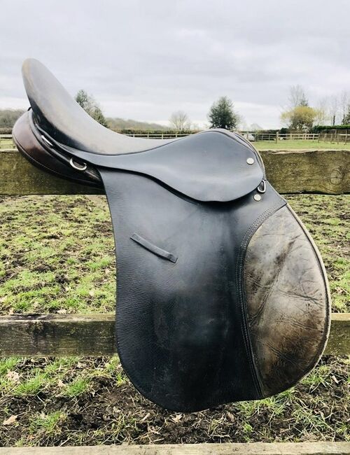 Lovett & Ricketts 17” saddle for sale, Lovett & Ricketts, Kim Gristwood, All Purpose Saddle, Hertfordshire, Image 2
