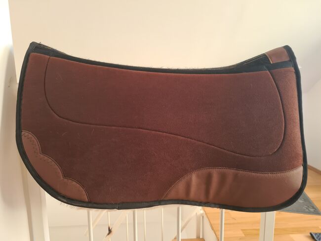 Lucky Rider Westernpad/Lammfellpad, Lucky RiderVerkaufe hier nur wenige Male benutztes Westernpad der Marke Lucky-rider in der Farbe bra, Isa Reichenbecher , Saddle Accessories, Leipzig , Image 4