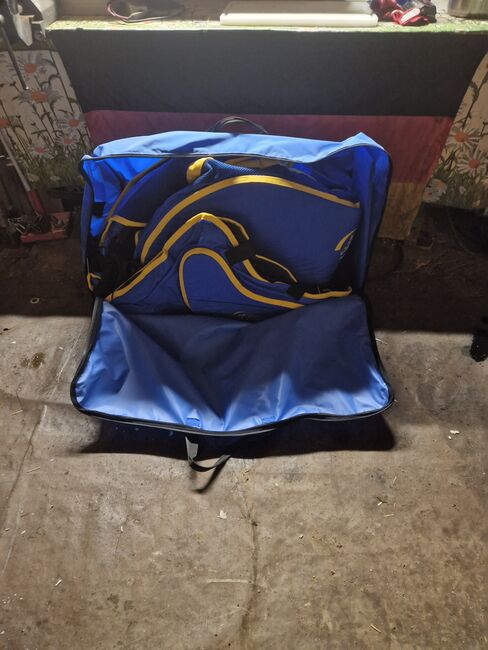 Massagedecke, Eva Güngören , Horse Blankets, Sheets & Coolers, Gera