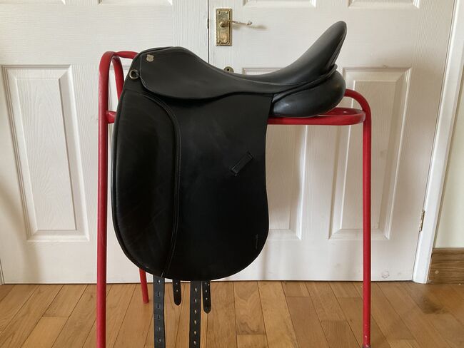 Massimo 18” Dressage Saddle, Massimo  Dressur ll, Laura Travers, Dressage Saddle, Leighton Buzzard