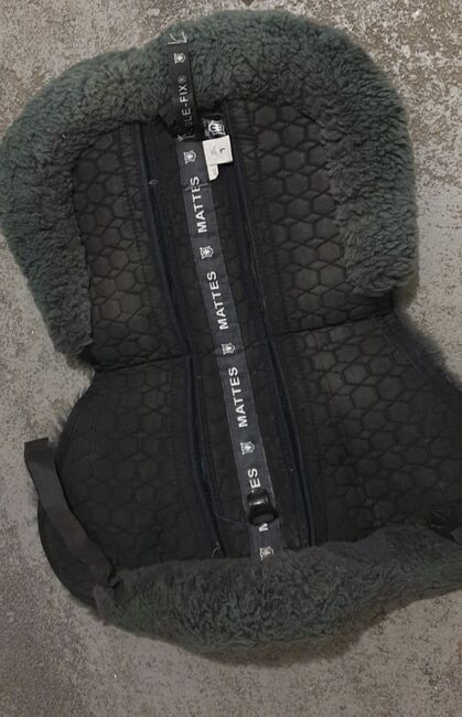 Mattes Lammfell mit Korrekturpads, Mattes  Lammfellpad, K. Pfeifer, Saddle Accessories, Deutschland