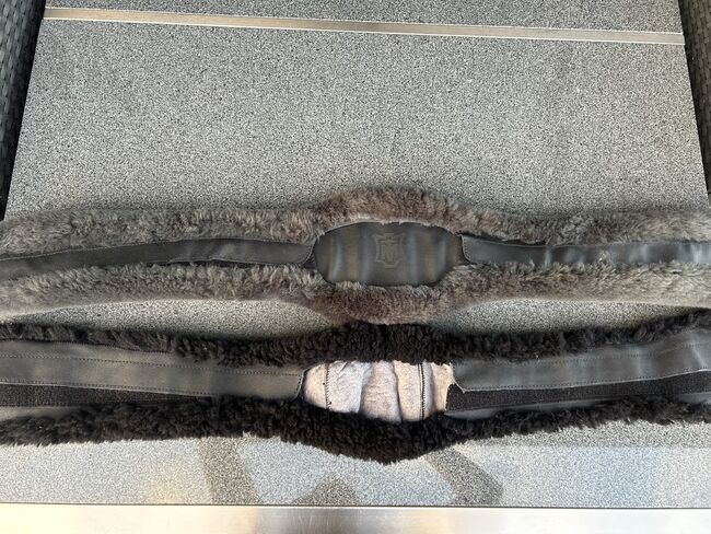 Mattes Mondgurt anatomisch 150cm mit Ersatz-Lammfellbezug, Mattes Mondgurt anatomisch, Jule, Girths & Cinches, Meinheim