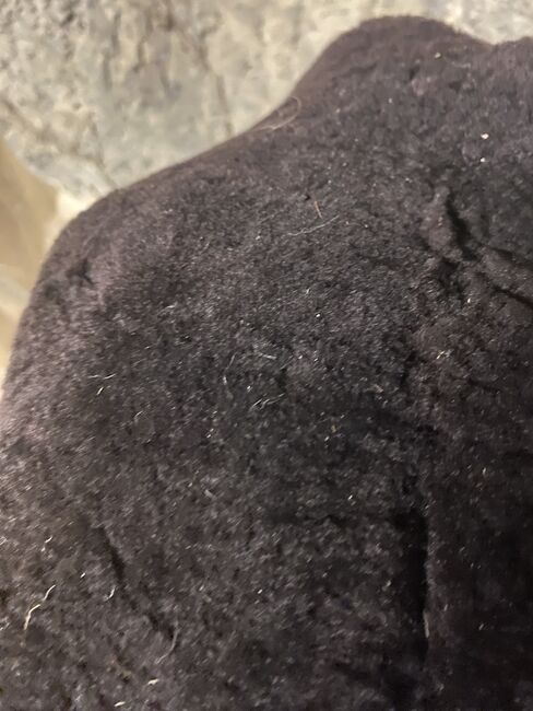 Mattes brown sheepskin girth cover, Mattes Girth sleeve, Rebecca  Taylor, Girths & Cinches, Plymouth, Image 3