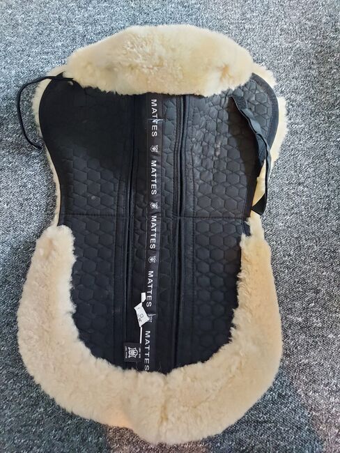 Mattes Lammfell Sattelpad DR L, Mattes Mattes Sattelpad Lammfell Correction System, Gina, Andere Pads, Tielen