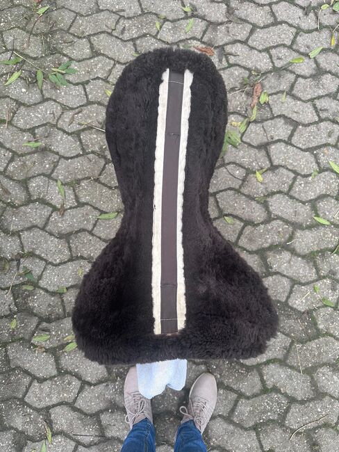 MATTES Sattelkissen mit Lammfell, Mattes, Claudia Moertter, Other Pads, Krefeld, Image 2