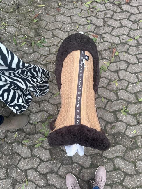 MATTES Sattelkissen mit Lammfell, Mattes, Claudia Moertter, Other Pads, Krefeld, Image 4