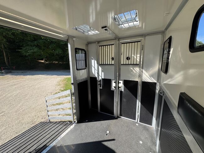 Mercedes-Benz 519 Pferdetransporter Unikat!!Allrad 4x4 Selbstfahrer, Dickenherr Dickenherr 4x4 Allrad, Gerhard Strobel (Dickenherr Trucks und Trailers), Horse Trailers, Baden-Württemberg - Unterschneidheim, Image 19