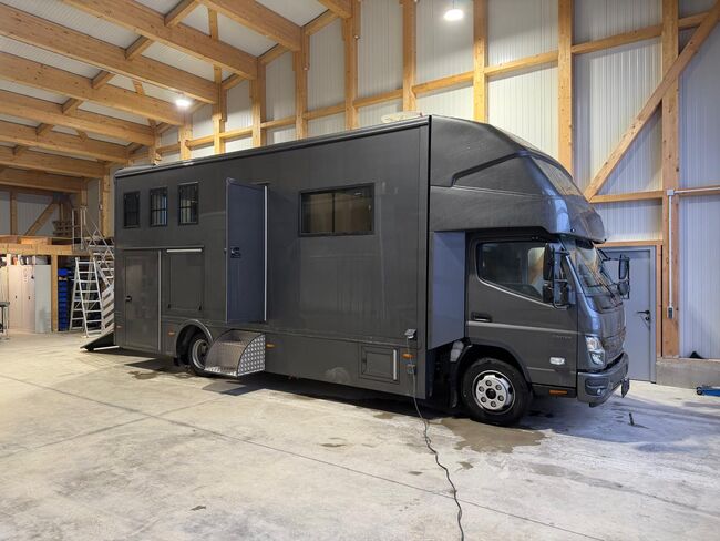 Mercedes-Benz Pferdetransporter Fuso POP-Out 3 Stellplätze Wohnmobil, Dickenherr Mercedes -Benz Fuso Dickenherr Fuso, Gerhard Strobel (Dickenherr Trucks und Trailers), Horse Trailers, Baden-Württemberg - Unterschneidheim