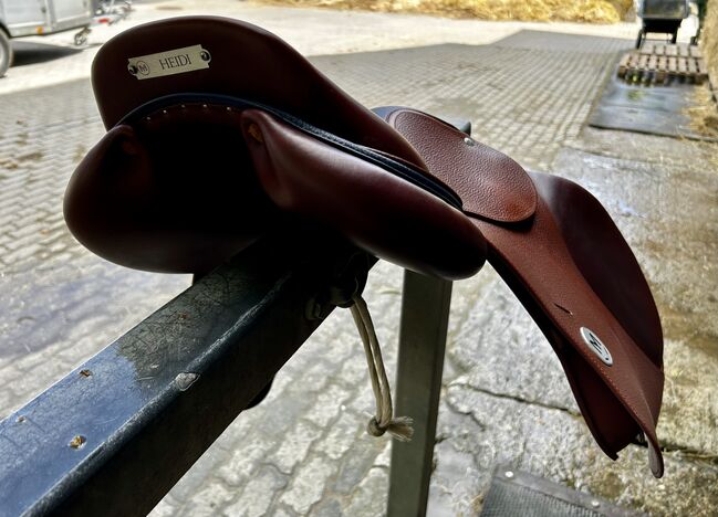 Meyer Springsattel 17“, Meyer Selles, Zoe, Jumping Saddle, Basel, Image 6
