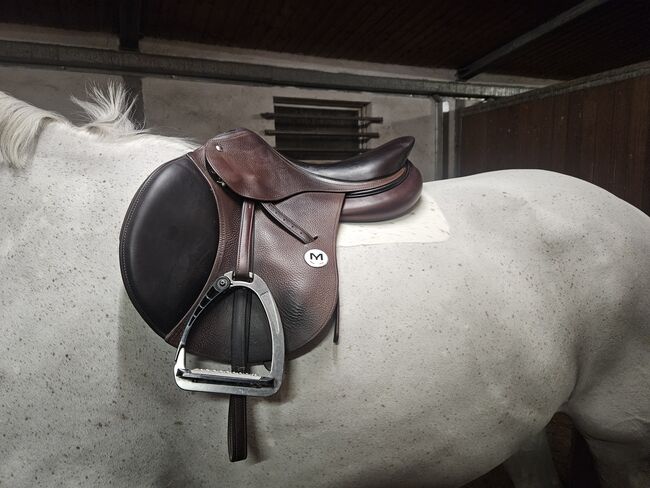 Meyer Sellerie Springsattel (ähnlich CWD und Amerigo, Meyer Sellerie , Isabell Muskopf , Springsattel, Wiesbaden