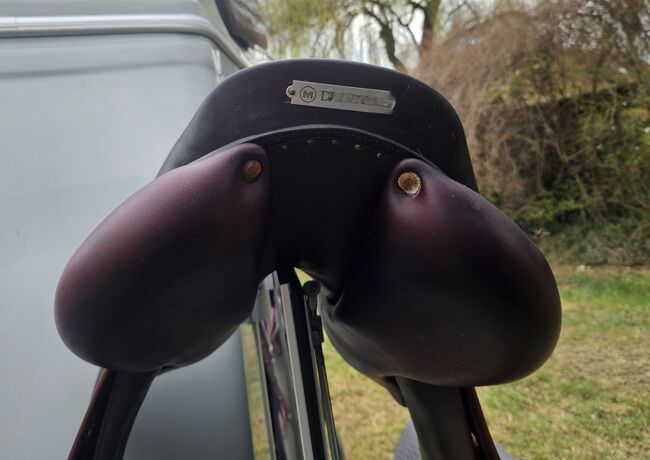 Meyer Sellerie Springsattel (ähnlich CWD und Amerigo, Meyer Sellerie , Isabell Muskopf , Jumping Saddle, Wiesbaden, Image 4