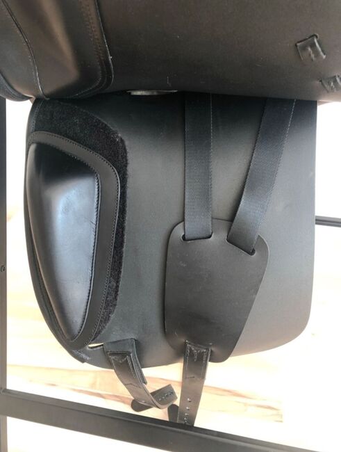 Neuwertiger Cobra Dressursattel 17,5', Cobra, Saskia Nowottny , Dressage Saddle, Poppenhausen , Image 3