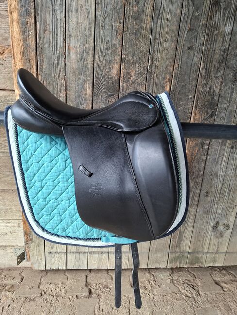 Neuwertiger Dressursattel Stübben Genesis 17" breite Pferde / Ponys, Stübben  Genesis , Maresa, Dressage Saddle, Pfullingen