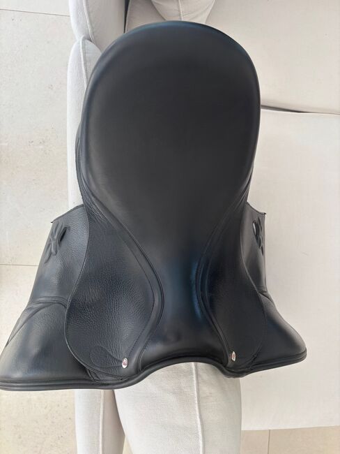 Neuwertiger Josef Hildmann Dressursattel Grandioso Spezial 17", Josef Hildmann Grandioso Spezial 17", Caro, Dressage Saddle, Bisamberg, Image 2