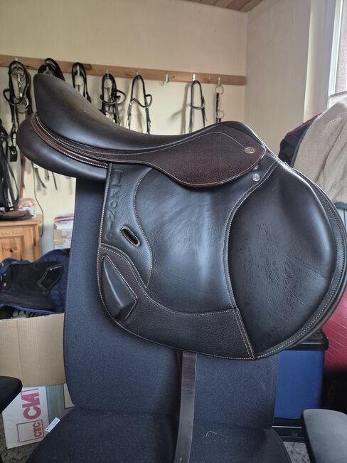 Neuwertiger Ikonic Cross pro Evolution 17'', Ikonic Cross pro Evolution , Finja, Jumping Saddle, Niebüll