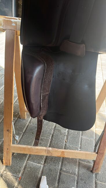 Dunkel brauner Euroriding Dressursattel, Guter Dressur Sattel mit verstellbaren Pauschen, Dominique Lüscher, Dressage Saddle, Mendig, Image 7