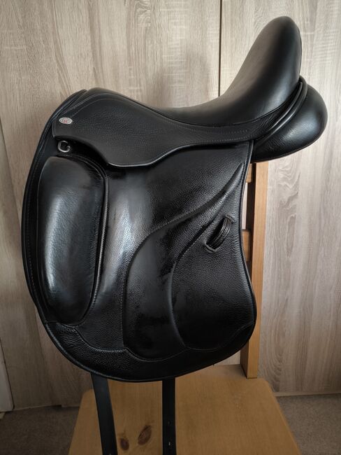 Mono flap black dressage saddle, Winner's Circle Dressage, Sara Robson, Other Saddle, Cheshire