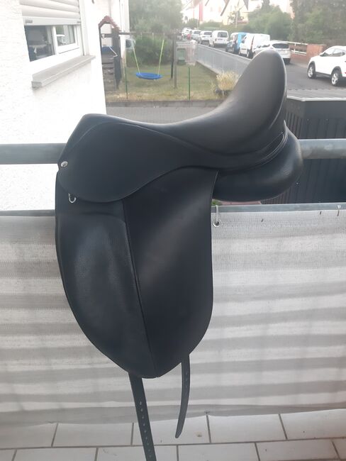 Monoblatt Dressur Sattel Neuwertig 40 17,5 Zoll Schwarz Signum, Signum, Melissa, Dressage Saddle, Maintal