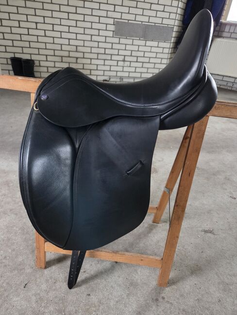 MOET WEG: KM Dressage Deluxe, 18inch., KM Dressage Deluxe, Anja Venema, Dressage Saddle, Gieten