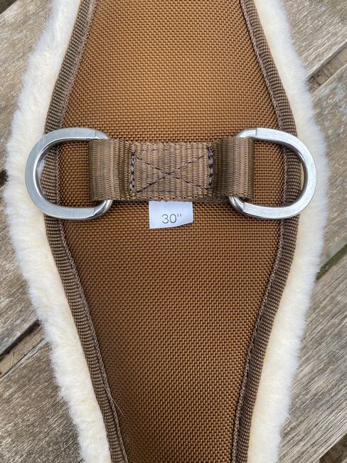 Neuwertiger Mustang Contoured Fleece Gurt, Mustang, Nadine, Girths & Cinches, Maulburg , Image 2