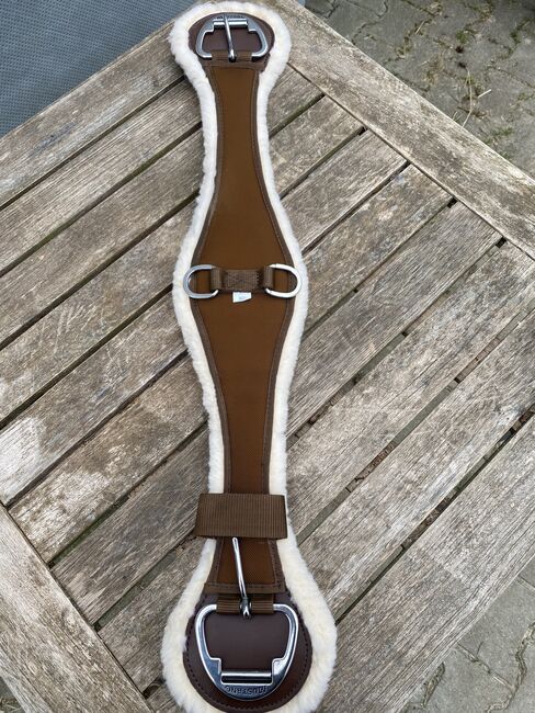 Neuwertiger Mustang Contoured Fleece Gurt, Mustang, Nadine, Girths & Cinches, Maulburg 