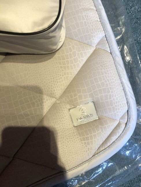NEU ESKADRON SET Platinum 2022 Pearlgrey Pearl Grey Beige Kroko DL Schabracke Bandagen WB DR Velvet, Eskadron, Hermine, Dressage Pads, Bremen, Image 3