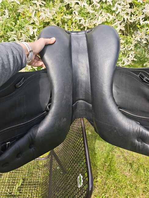 NEU Ikonic Evolution 17,5 Dressursattel DEV01 Monoblatt, IKONIC DEV01, Nadine Semrau, Dressage Saddle, Kreuzlingen, Image 7