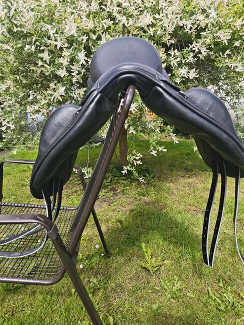 NEU Ikonic Evolution 17,5 Dressursattel DEV01 Monoblatt, IKONIC DEV01, Nadine Semrau, Dressage Saddle, Kreuzlingen, Image 5