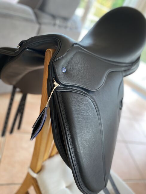 NEUER Ikonic light 17“ Dressur Sattel, Ikonic Ikonic light Hybrid DHY0217 (neues Modell), Martina, Dressage Saddle, Böhl-Iggelheim 