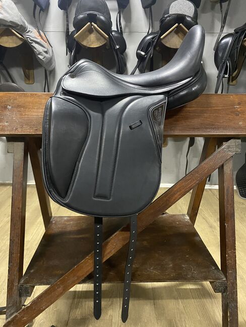 New! Equiline Dressage Saddle, Equiline DR Competition, Sarah I., Dressage Saddle, Hunsel, Image 3