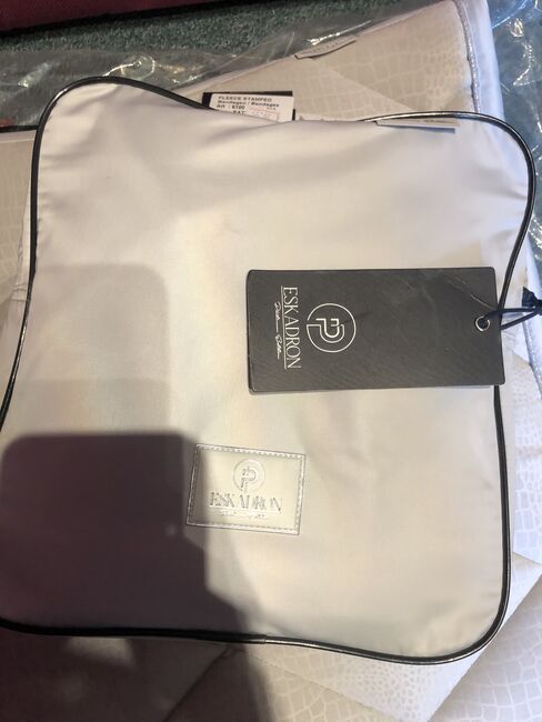 NEU ESKADRON SET Platinum 2022 Pearlgrey Pearl Grey Beige Kroko DL Schabracke Bandagen WB DR Velvet, Eskadron, Hermine, Dressage Pads, Bremen, Image 9