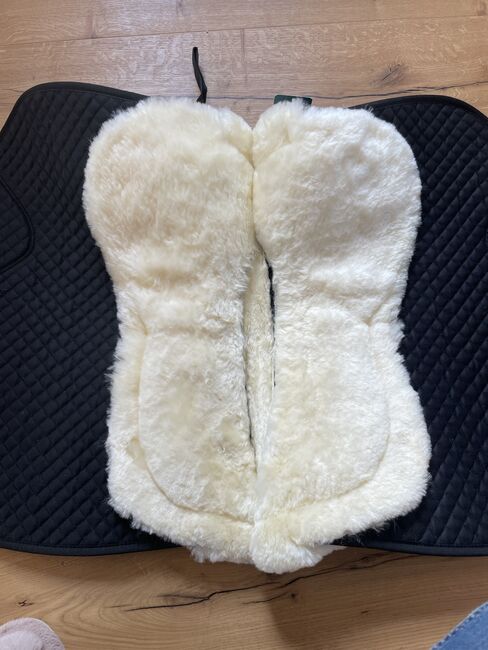 NEU Schabracke Lammfell, Loesdau Pro Lambskin, Leo, Dressage Pads, Stimmt , Image 2