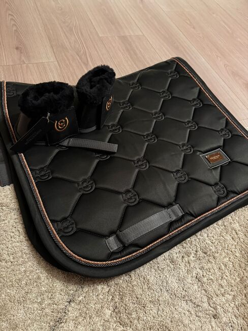 Dressurschabracke neu mit passenden Glocken, Equestrian Stockholm, Michelle, Dressage Pads, Brühl
