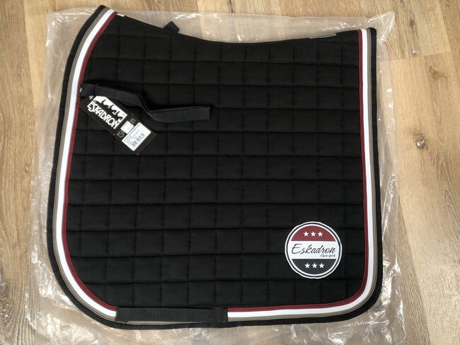 neue Eskadron Schabracke DL Tricolor darkred, Eskadron, Sunnyta, Dressage Pads, Eppertshausen