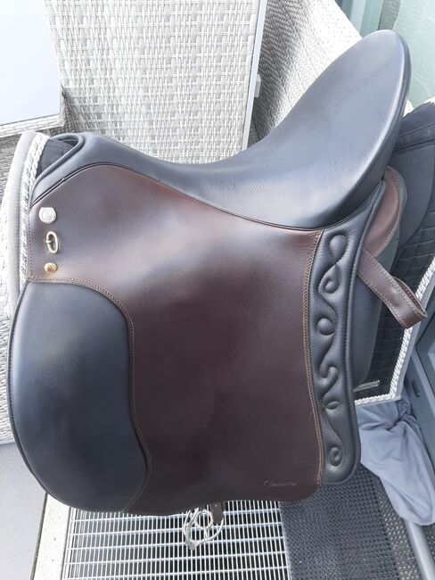 Neu Iberosattel Sommer Dressage Andaluz 17,5 Amazona Compact Comfort 32 Braun Schwarz Barock Juchten, Iberosattel  Dressage Andaluz , Sandra G. , Dressage Saddle, Gilching, Image 4