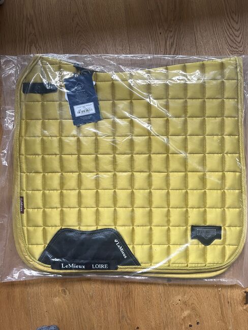 Neue Lemieux Schabracke Dressur WB Dijon Loire, LeMieux Loire Satin Square, Andrea, Dressage Pads, Nagold