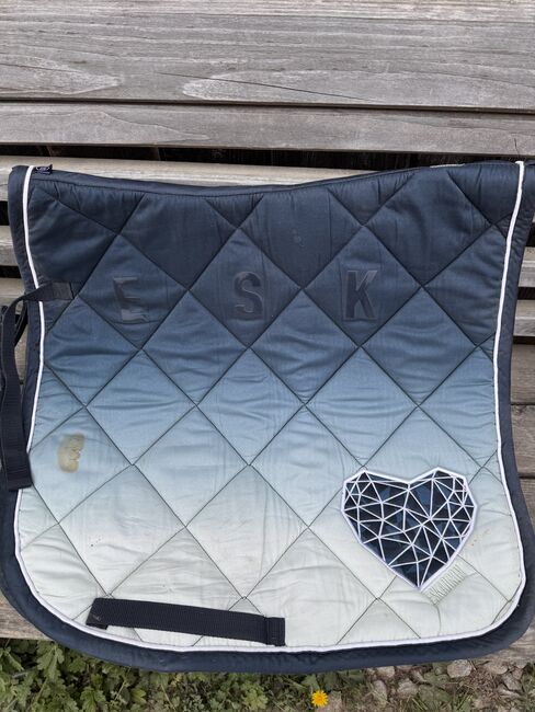 Verschiedene Dressurschabracken, Eskadron, Hv polo, felix bühler, Selina, Dressage Pads, Mariaposching