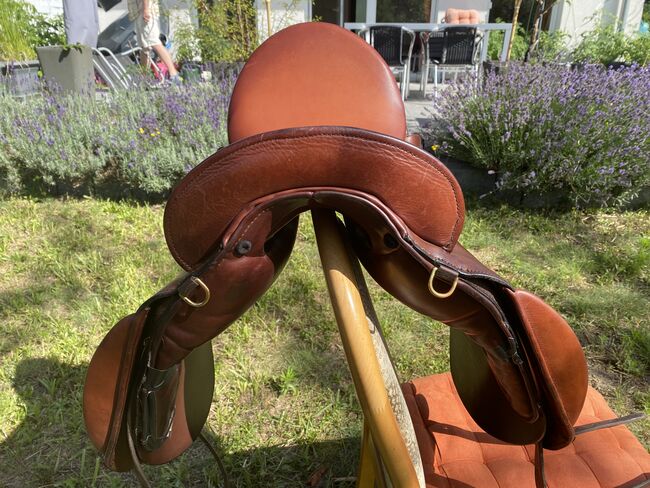 Original brauner Ibero Amazona Premium Line Sattel,32 er Kammer,18er Sitz,V-Gurt, Ibero Ibero Amazona Premium Line, Susanne von Gersdorff, Dressage Saddle, Hennigsdorf, Image 3