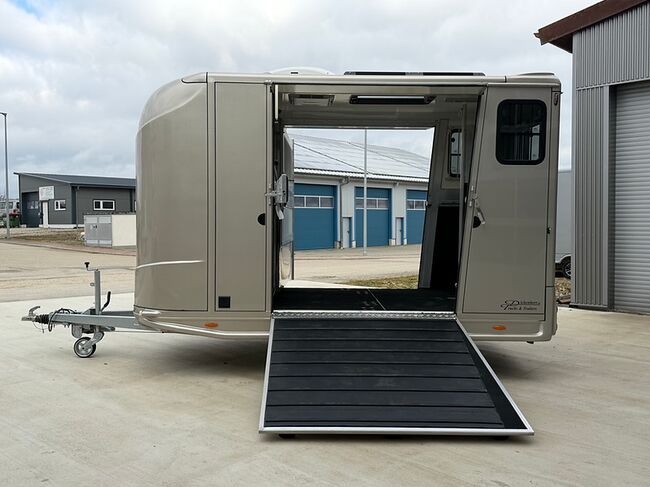 Pferdeanhänger 2 Rampen Klima im Pferdeabteil Solar Autark Hengst, Dickenherr Dickenherr , Gerhard Strobel (Dickenherr Trucks und Trailers), Horse Trailers, Baden-Württemberg - Unterschneidheim