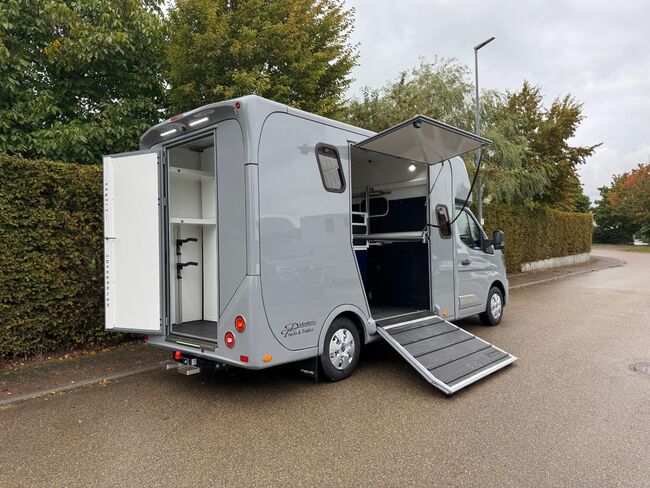 Pferdetransporter Renault Master 3 Schlafplätze 5 Sitzplätze 170PS Viehtransporter Tiertransporter, Dickenherr Dickenherr Team, Gerhard Strobel (Dickenherr Trucks und Trailers), Horse Trailers, Baden-Württemberg - Unterschneidheim, Image 5