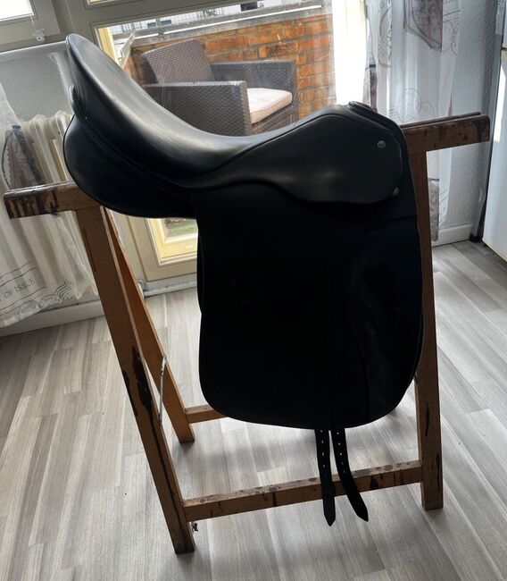 Passier Grand Gilbert 17,5 Zoll / 28,5 Kammer / 11/2002 Bj, Passier Grand Gilbert  17,5 Zoll / 28,5 Kammer / Neuwertig Gebraucht , Vivien Nater , Dressage Saddle, Berlin