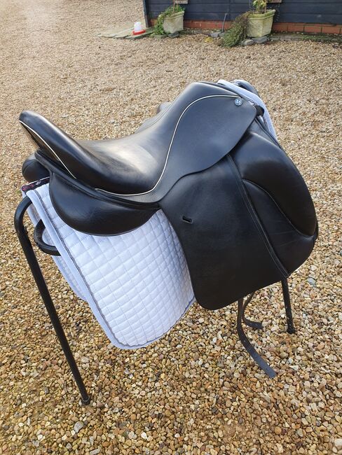 Paul Fielder Dressage Saddle, Paul Fielder  Eddison, SAL TUCKER, Dressage Saddle, Nr Melton Mowbray, Image 6